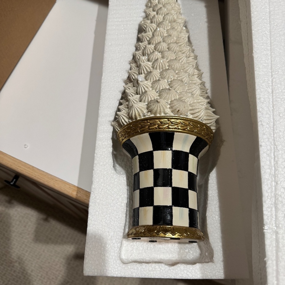 FARMHOUSE ICING  LARGE MACKENZIE CHILDS- NEW IN STYROFOAM BOX